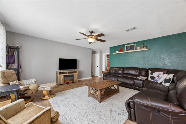 15811 Wandering Trail, Friendswood, TX 77546