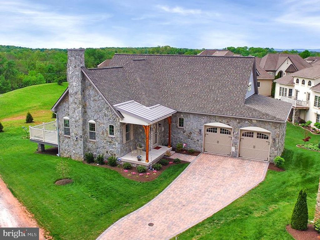 9 S CHAMBERLAIN CT, Gettysburg, PA 17325