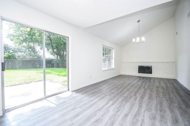 9535 Secretariat Drive, Houston, TX 77065