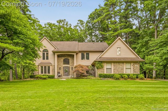 576 Indian Trail, Orion Charter Township, MI 48362