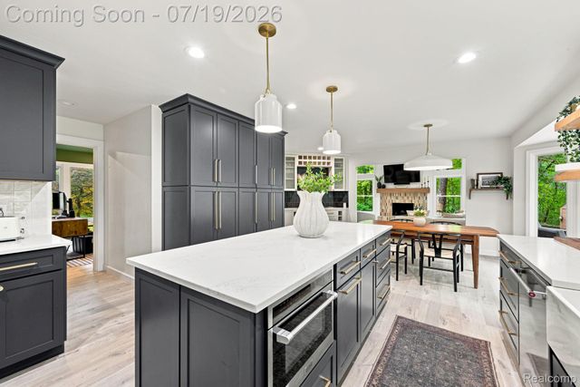576 Indian Trail, Orion Charter Township, MI 48362