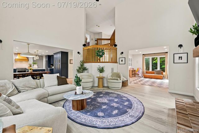576 Indian Trail, Orion Charter Township, MI 48362
