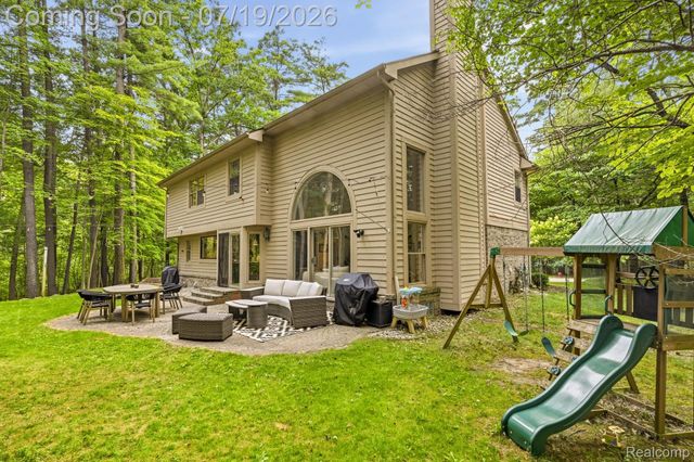576 Indian Trail, Orion Charter Township, MI 48362