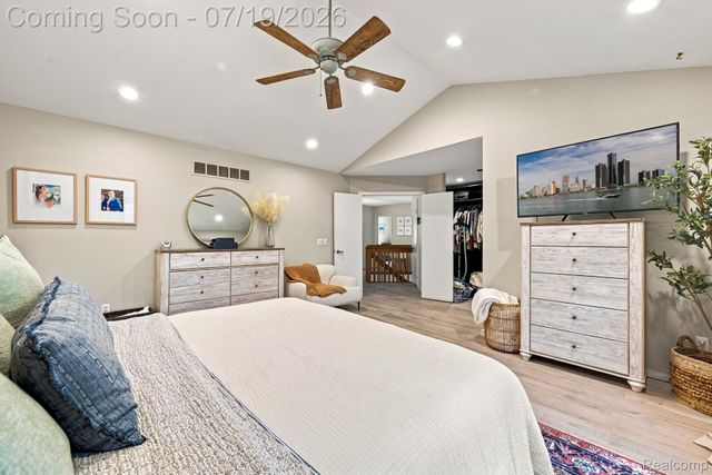 576 Indian Trail, Orion Charter Township, MI 48362