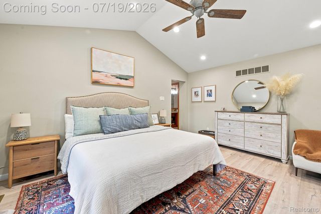 576 Indian Trail, Orion Charter Township, MI 48362