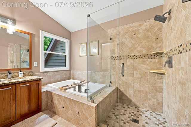 576 Indian Trail, Orion Charter Township, MI 48362