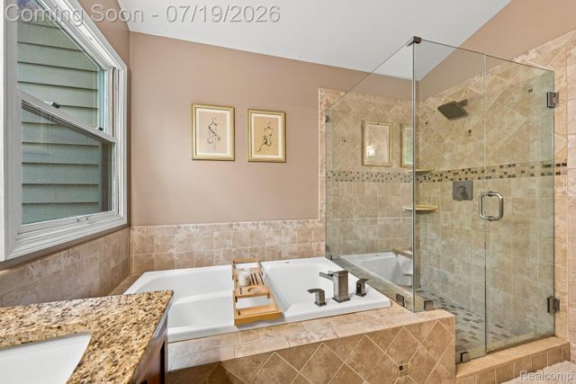 576 Indian Trail, Orion Charter Township, MI 48362