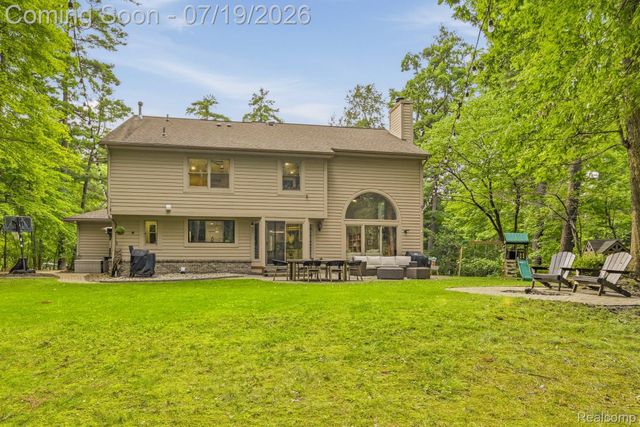 576 Indian Trail, Orion Charter Township, MI 48362