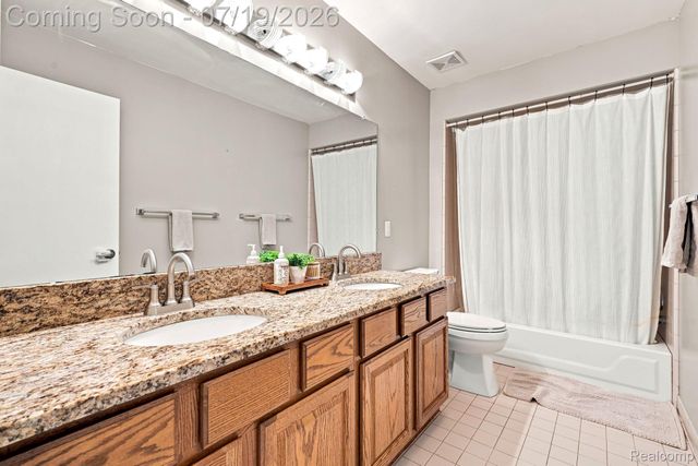 576 Indian Trail, Orion Charter Township, MI 48362