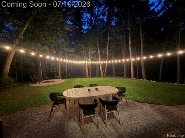 576 Indian Trail, Orion Charter Township, MI 48362