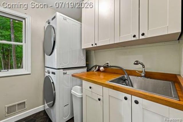 576 Indian Trail, Orion Charter Township, MI 48362