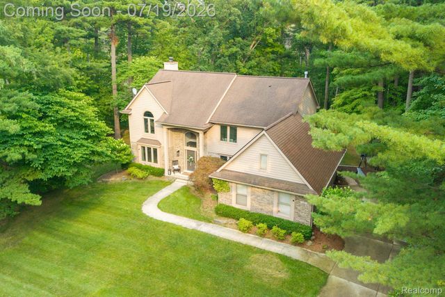 576 Indian Trail, Orion Charter Township, MI 48362