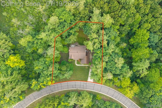576 Indian Trail, Orion Charter Township, MI 48362