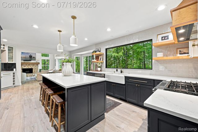 576 Indian Trail, Orion Charter Township, MI 48362