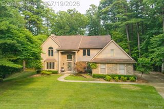 576 Indian Trail, Orion Charter Township, MI 48362