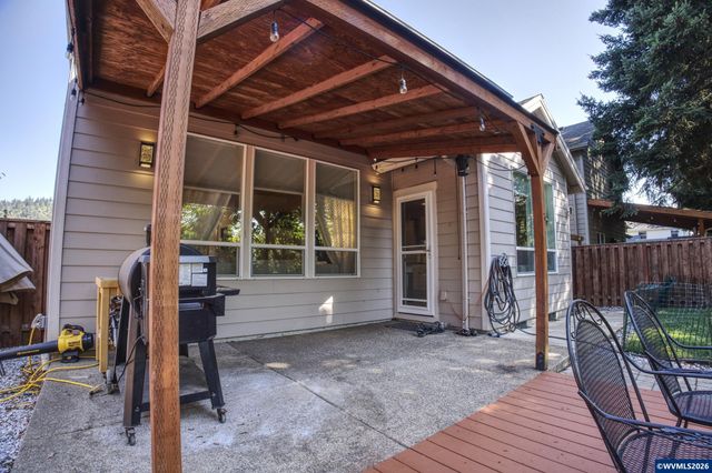 2432 Robbins Way Wy, Lebanon, OR 97355