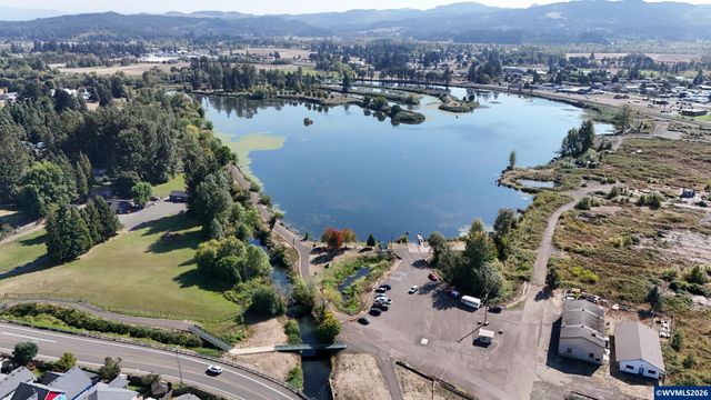 2432 Robbins Way Wy, Lebanon, OR 97355