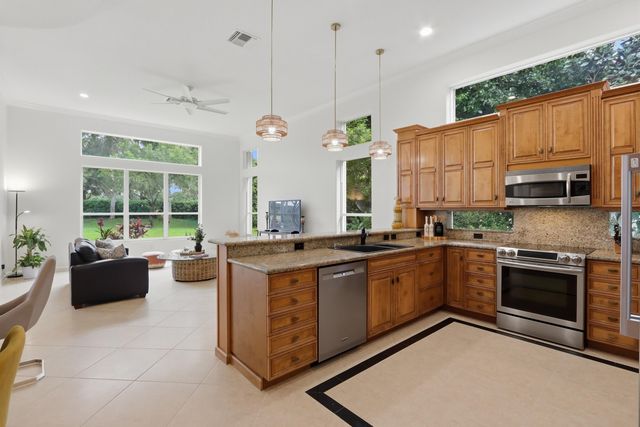 6812 Molakai Circle, Boynton Beach, FL 33437