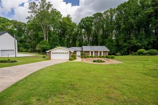 4216 Walnut Circle, Flowery Branch, GA 30542
