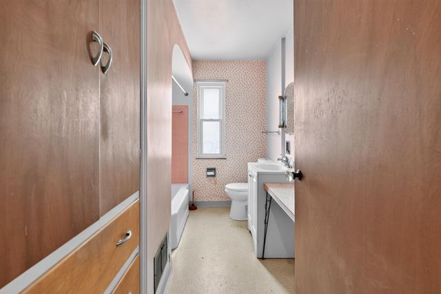 584 Chestershire Road, Columbus, OH 43204