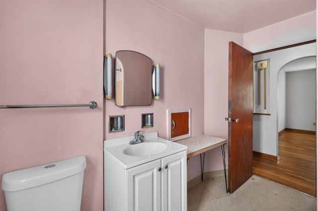 584 Chestershire Road, Columbus, OH 43204