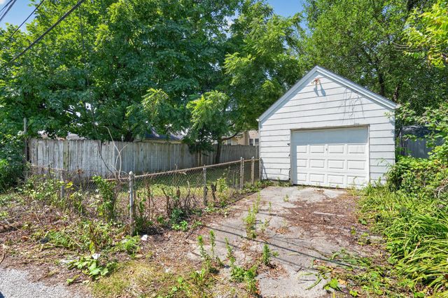 584 Chestershire Road, Columbus, OH 43204