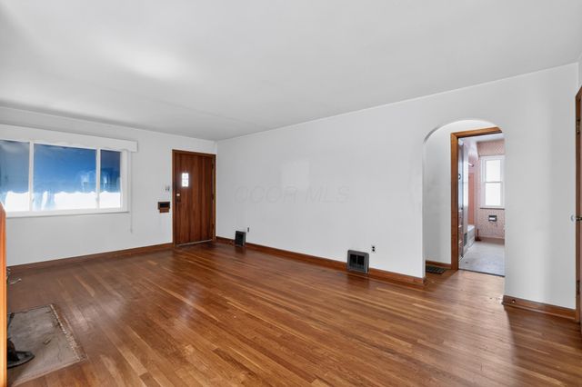 584 Chestershire Road, Columbus, OH 43204