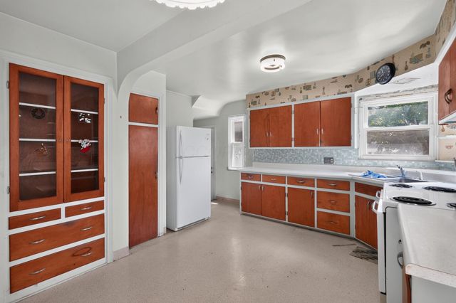 584 Chestershire Road, Columbus, OH 43204