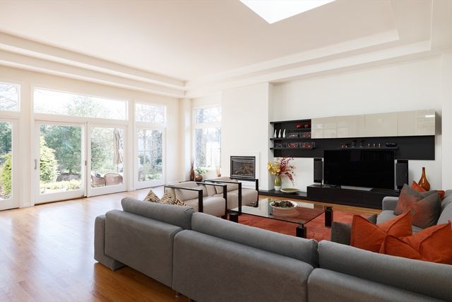 22 Burdean Rd, Newton, MA 02459