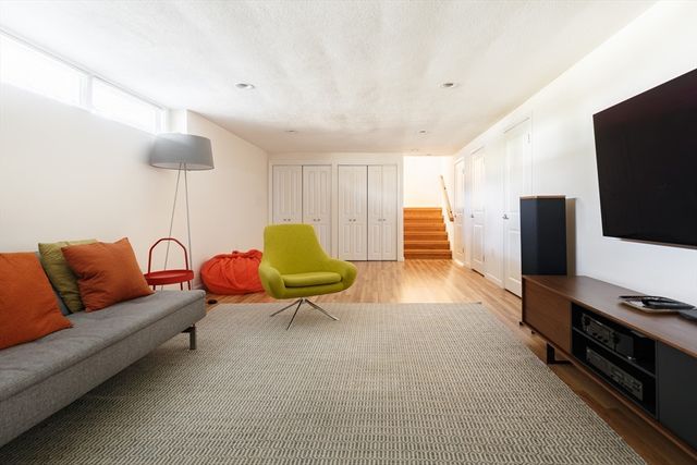 22 Burdean Rd, Newton, MA 02459