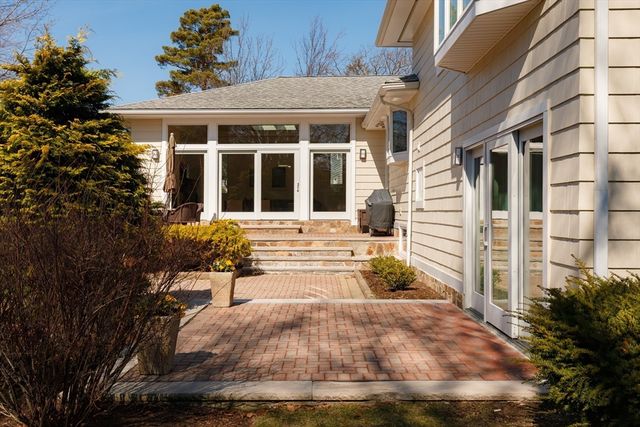 22 Burdean Rd, Newton, MA 02459