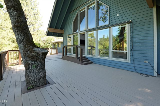 965 Old Ferry Road, Shady Cove, OR 97539