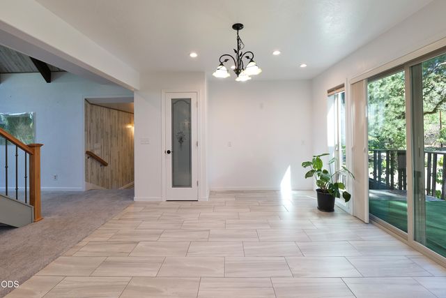 965 Old Ferry Road, Shady Cove, OR 97539