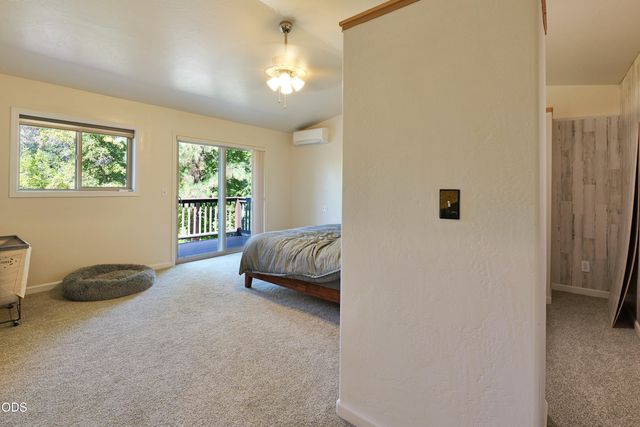 965 Old Ferry Road, Shady Cove, OR 97539