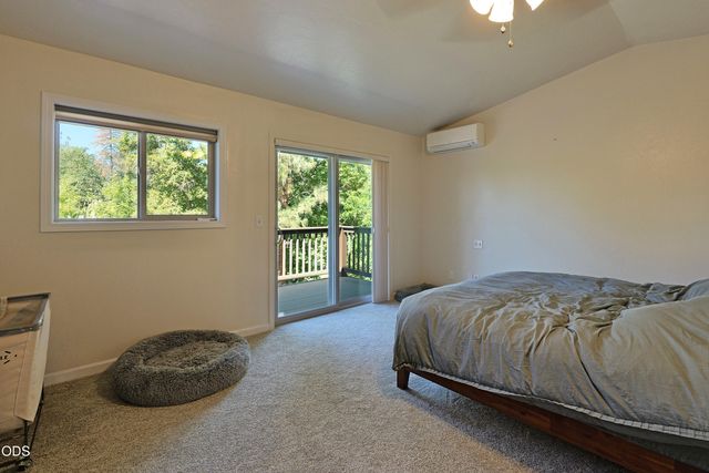 965 Old Ferry Road, Shady Cove, OR 97539