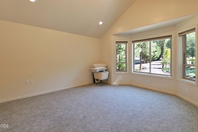 965 Old Ferry Road, Shady Cove, OR 97539