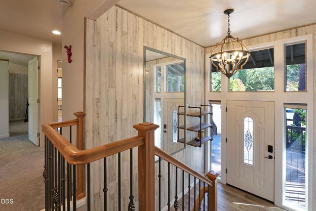 965 Old Ferry Road, Shady Cove, OR 97539