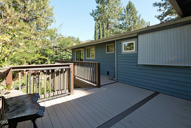 965 Old Ferry Road, Shady Cove, OR 97539
