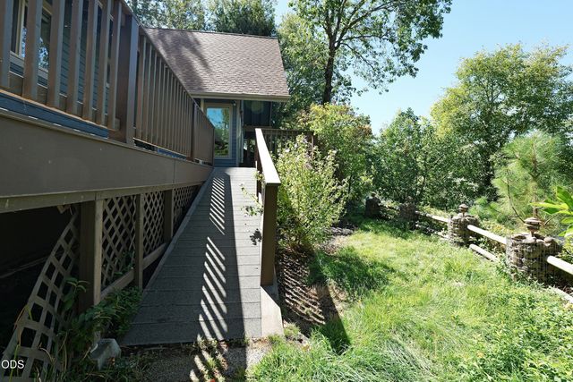 965 Old Ferry Road, Shady Cove, OR 97539