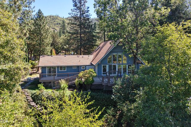 965 Old Ferry Road, Shady Cove, OR 97539