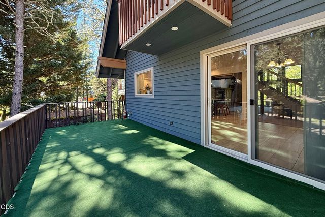 965 Old Ferry Road, Shady Cove, OR 97539