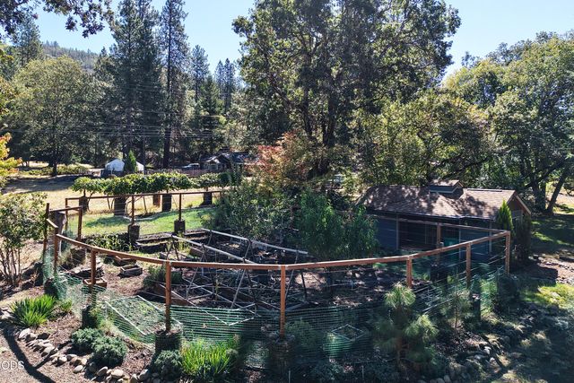 965 Old Ferry Road, Shady Cove, OR 97539