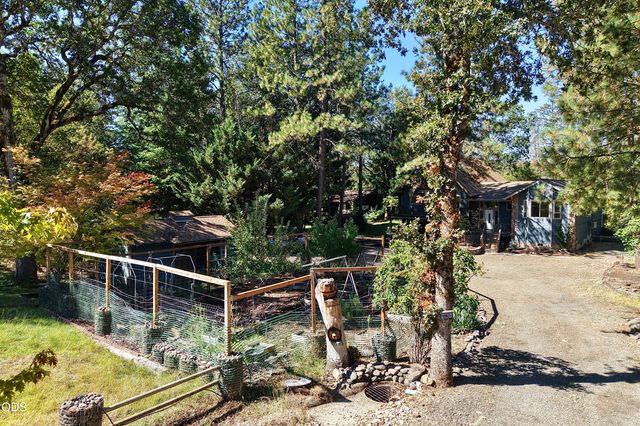 965 Old Ferry Road, Shady Cove, OR 97539