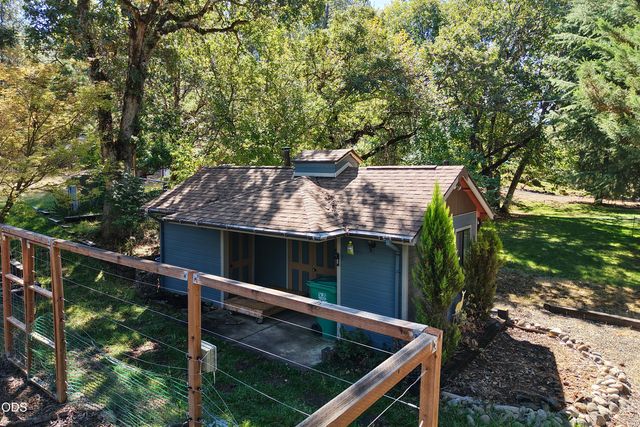 965 Old Ferry Road, Shady Cove, OR 97539