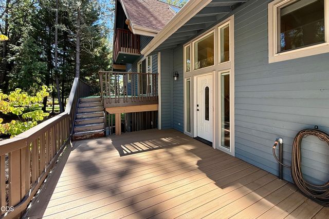 965 Old Ferry Road, Shady Cove, OR 97539