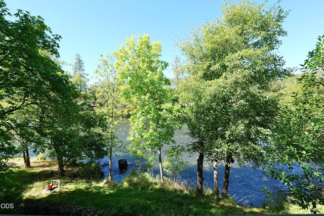 965 Old Ferry Road, Shady Cove, OR 97539