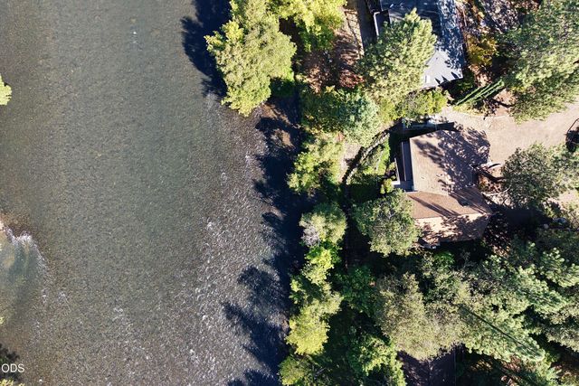 965 Old Ferry Road, Shady Cove, OR 97539