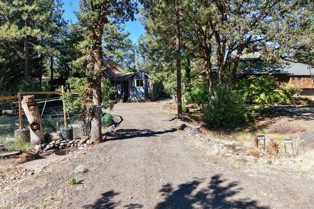 965 Old Ferry Road, Shady Cove, OR 97539