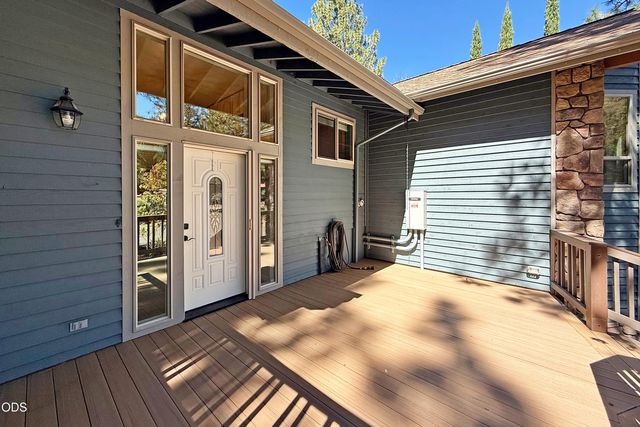 965 Old Ferry Road, Shady Cove, OR 97539