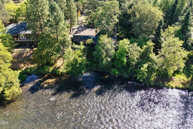 965 Old Ferry Road, Shady Cove, OR 97539